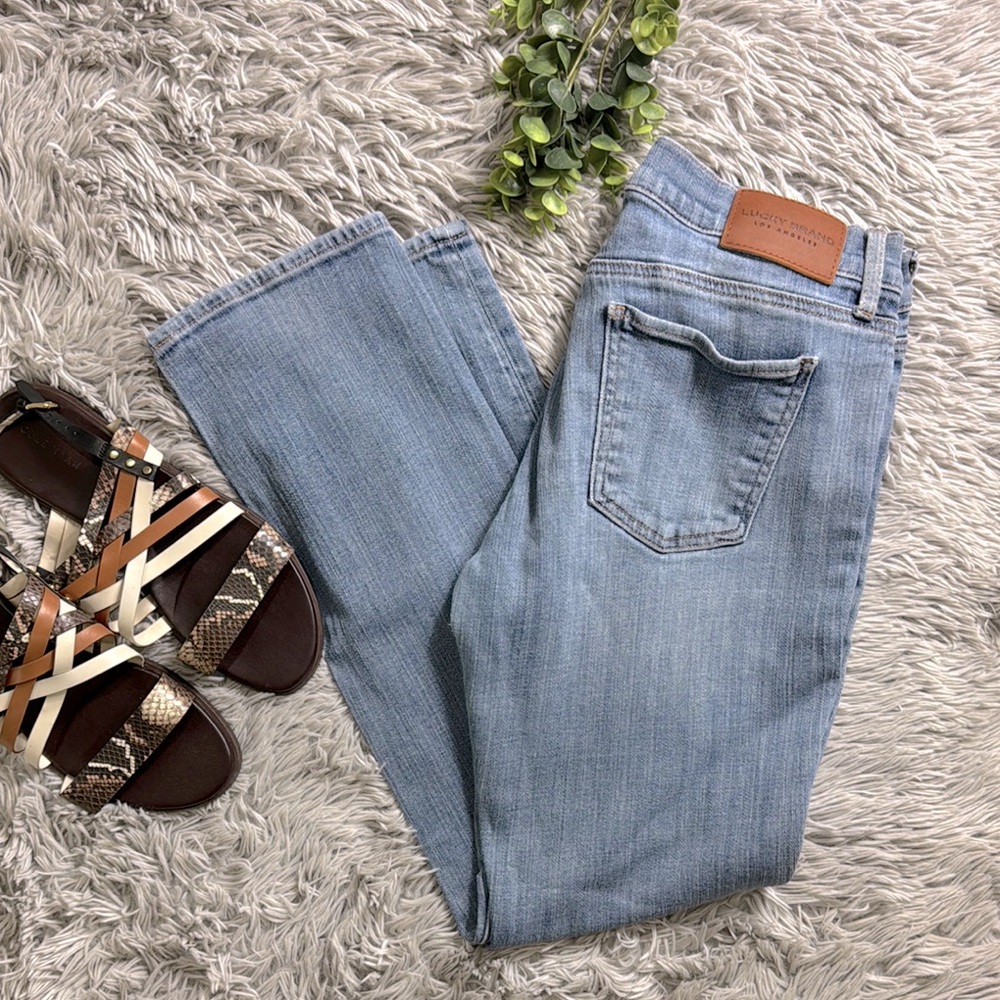Lucky Brand light wash mid rise  Straight sweet  Leg Jeans size 6
